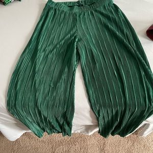 Zara pleated pants. Loose fit